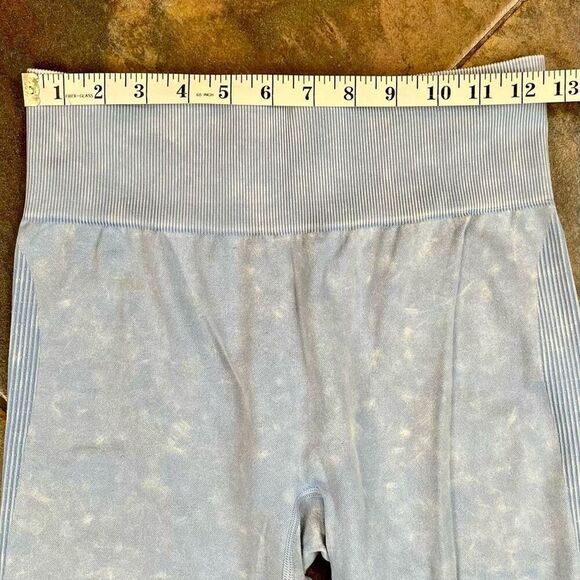 PINK Victoria’s Secret Seamless Light Blue Leggings Medium - Picture 2 of 9